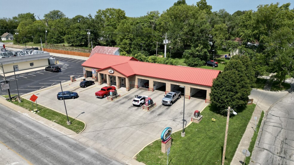 1004 W Eldorado St, Decatur, IL for sale - Building Photo - Image 1 of 12