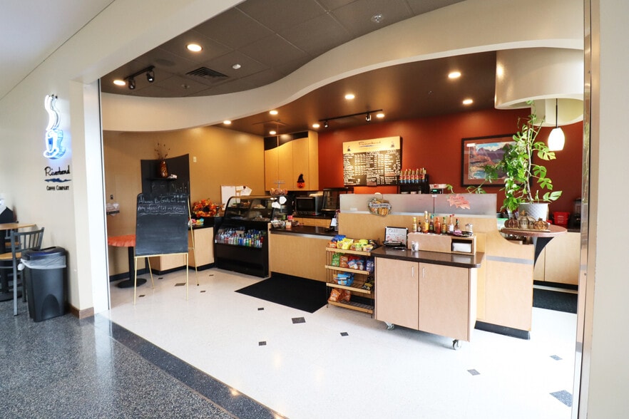 400 International Way, Springfield, OR for lease - Building Photo - Image 3 of 12