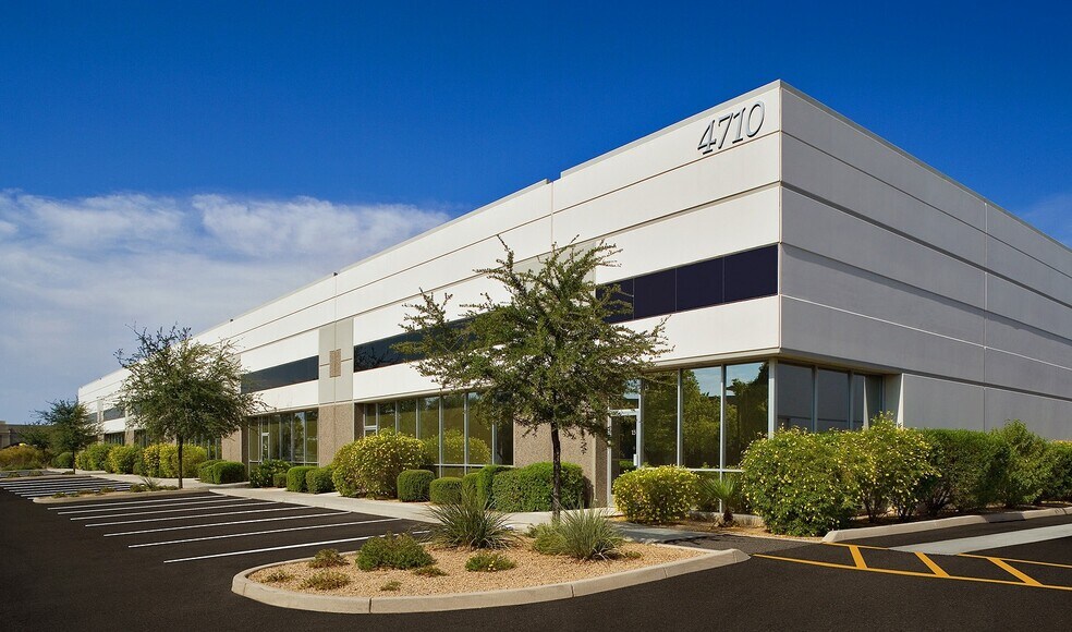 4710 E Elwood St, Phoenix, AZ à louer - Photo du bâtiment - Image 2 de 7