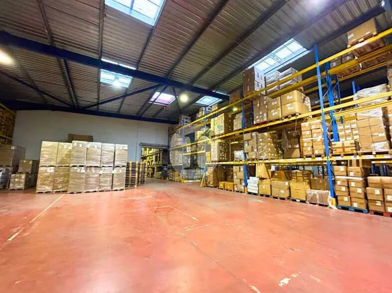 Office in Nieppe for lease - Interior Photo - Image 3 of 7