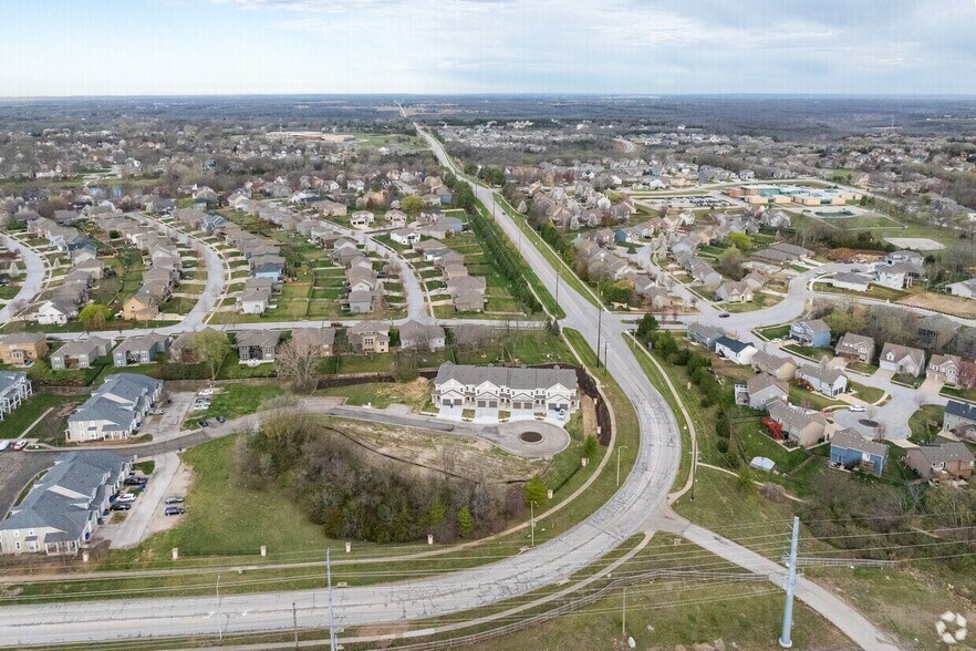 1021-1094 N Findley St, Olathe, KS à vendre - Aérien - Image 2 de 2