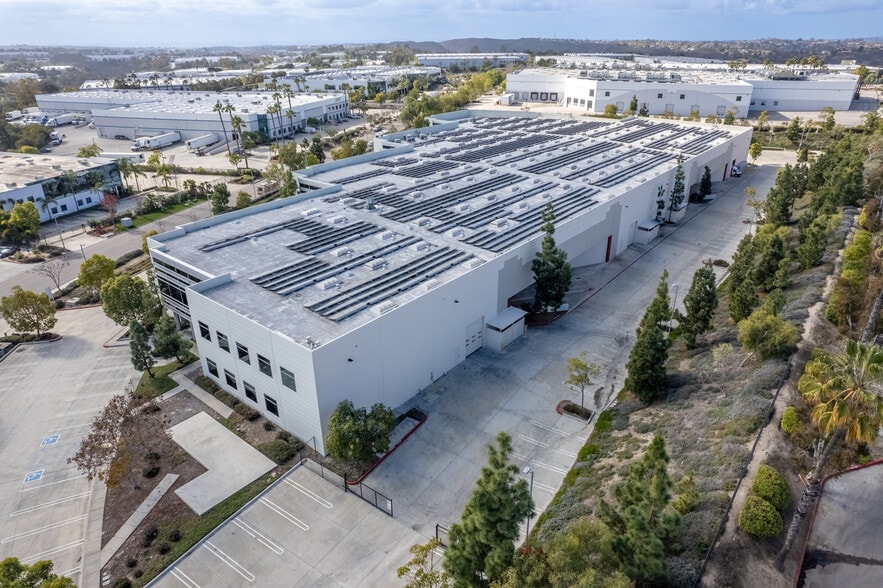 2633 Progress St, Vista, CA à louer - Photo du bâtiment - Image 2 de 12