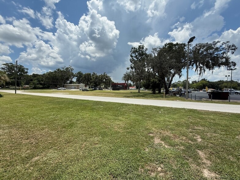 6041 SE Abshier Blvd, Belleview, FL for lease - Building Photo - Image 3 of 6