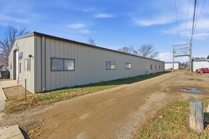 1703 Laurel St, Tyndall, SD for sale - Building Photo - Image 2 of 12