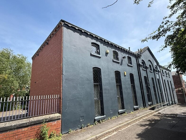 98-100 Wilderspool Causeway, Warrington for sale - Building Photo - Image 3 of 10