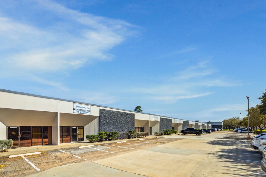 1656-1660 Townhurst Dr, Houston, TX à louer - Photo du bâtiment - Image 3 de 8