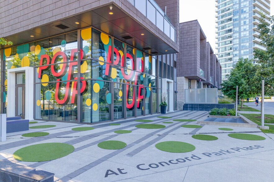 99 Esther Shiner Blvd, Toronto, ON à louer - Photo du bâtiment - Image 2 de 7