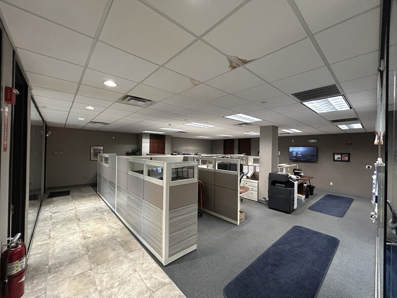 2800 Hitchcock Ave, Downers Grove, IL for sale - Building Photo - Image 3 of 14