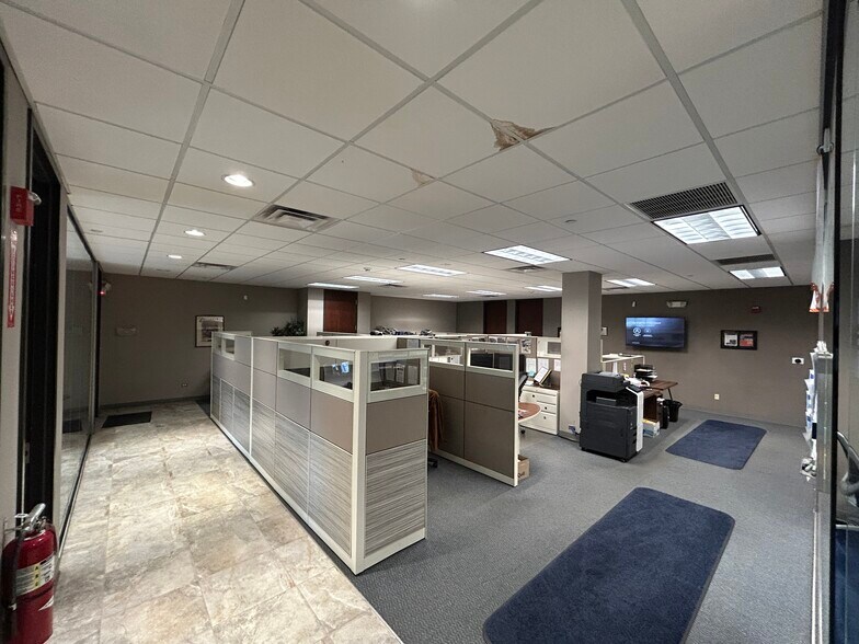 2800 Hitchcock Ave, Downers Grove, IL à vendre - Photo du bâtiment - Image 3 de 14