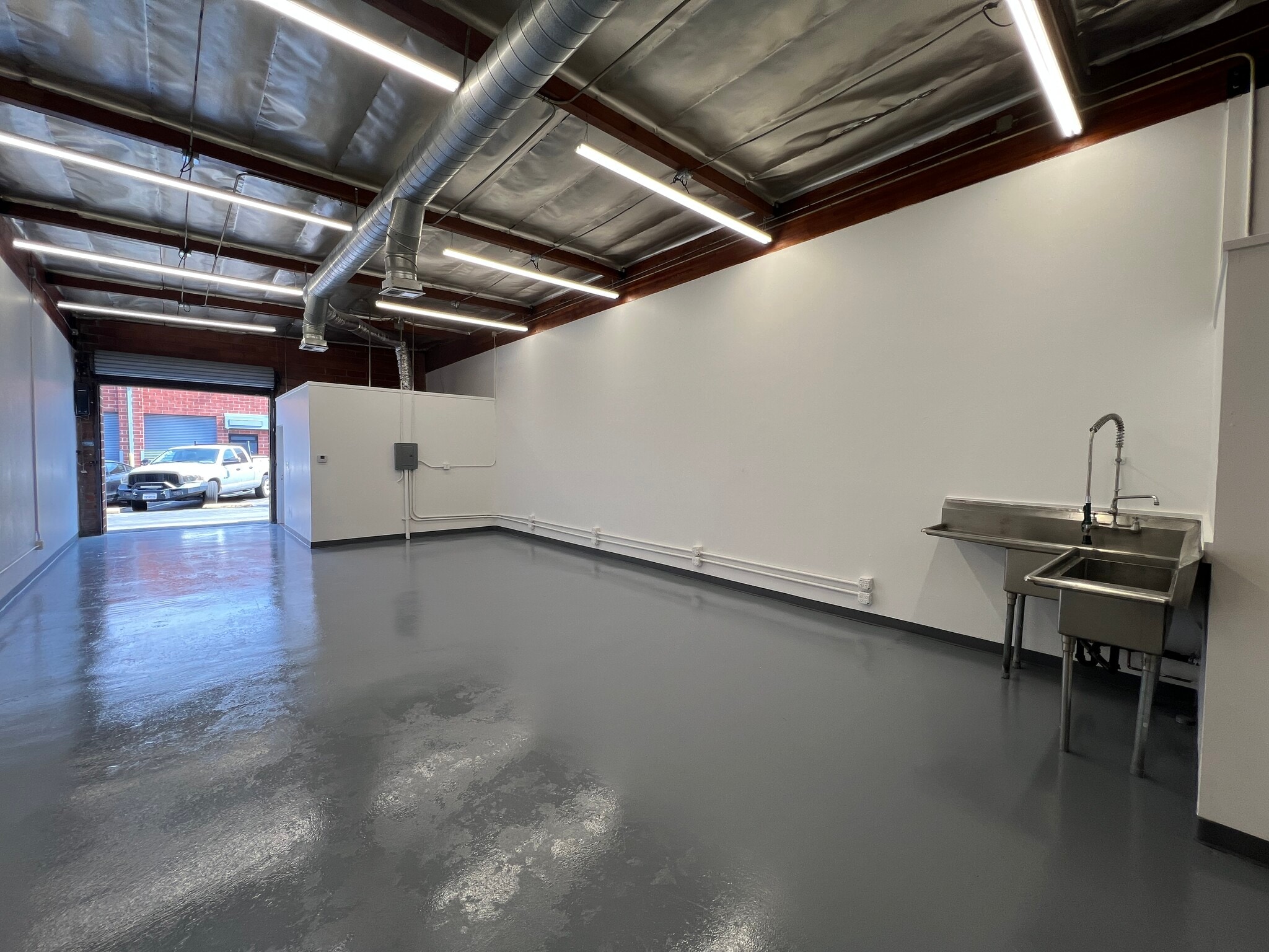 7411 Laurel Canyon Blvd, North Hollywood, CA for lease Interior Photo- Image 1 of 7