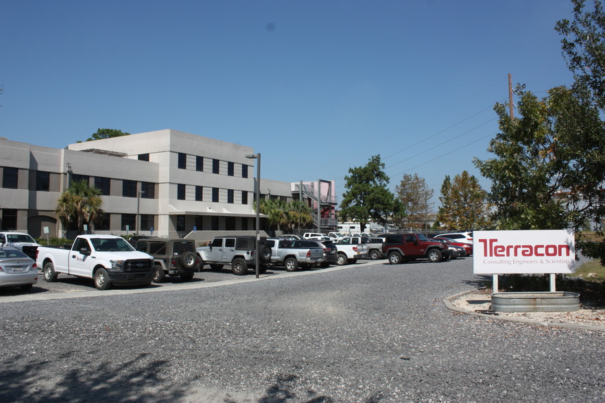 1800 Reynolds Ave, North Charleston, SC for sale - Building Photo - Image 1 of 1