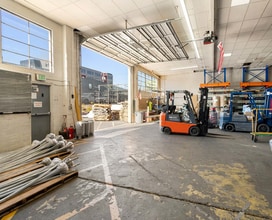 2353 NW 21st Pl, Portland, OR for lease Interior Photo- Image 2 of 6