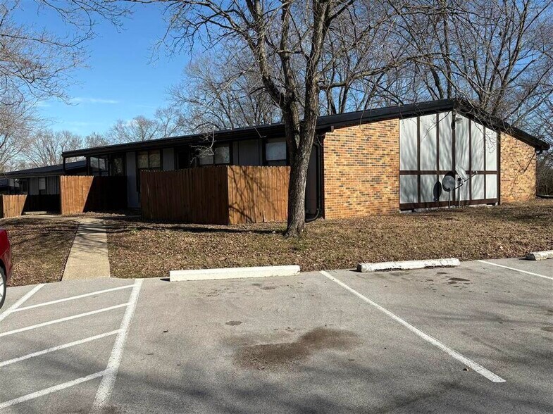 101 Longview Dr, Russellville, KY à vendre - Photo du bâtiment - Image 2 de 18