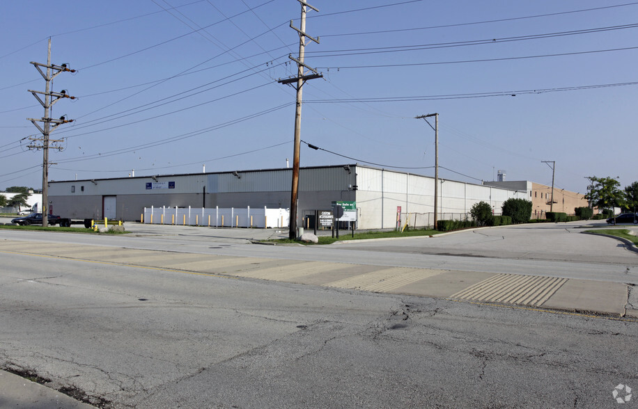 7777-7847 N Caldwell Ave, Niles, IL for lease - Building Photo - Image 1 of 9