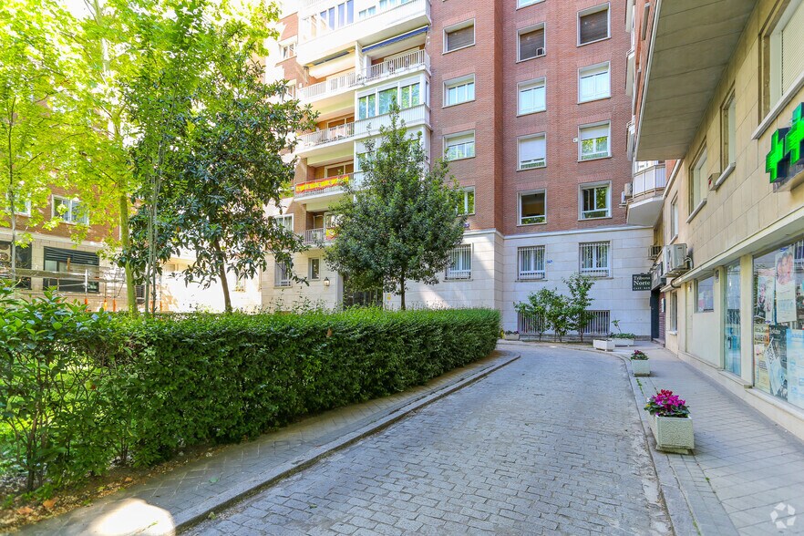 Immeuble residentiel dans Madrid, Madrid à vendre - Photo du bâtiment - Image 3 de 3