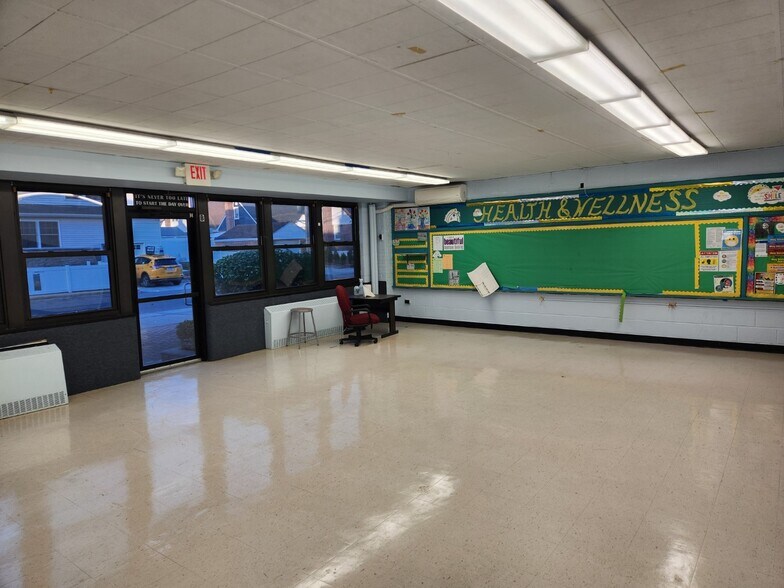 50 Rose Ave, Valley Stream, NY à louer - Photo intérieure - Image 2 de 7