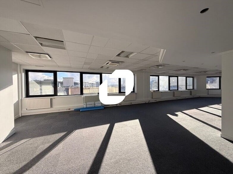 16 Rue Traversière, Cergy for lease - Building Photo - Image 2 of 9