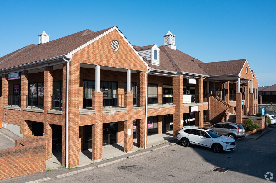 9452-9468 Towne Square Ave, Blue Ash, OH à louer - Photo du bâtiment - Image 2 de 4