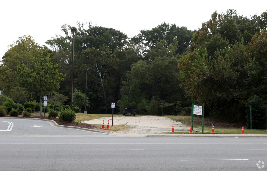 S Charles St, Greenville, NC à louer - Photo principale - Image 3 de 3