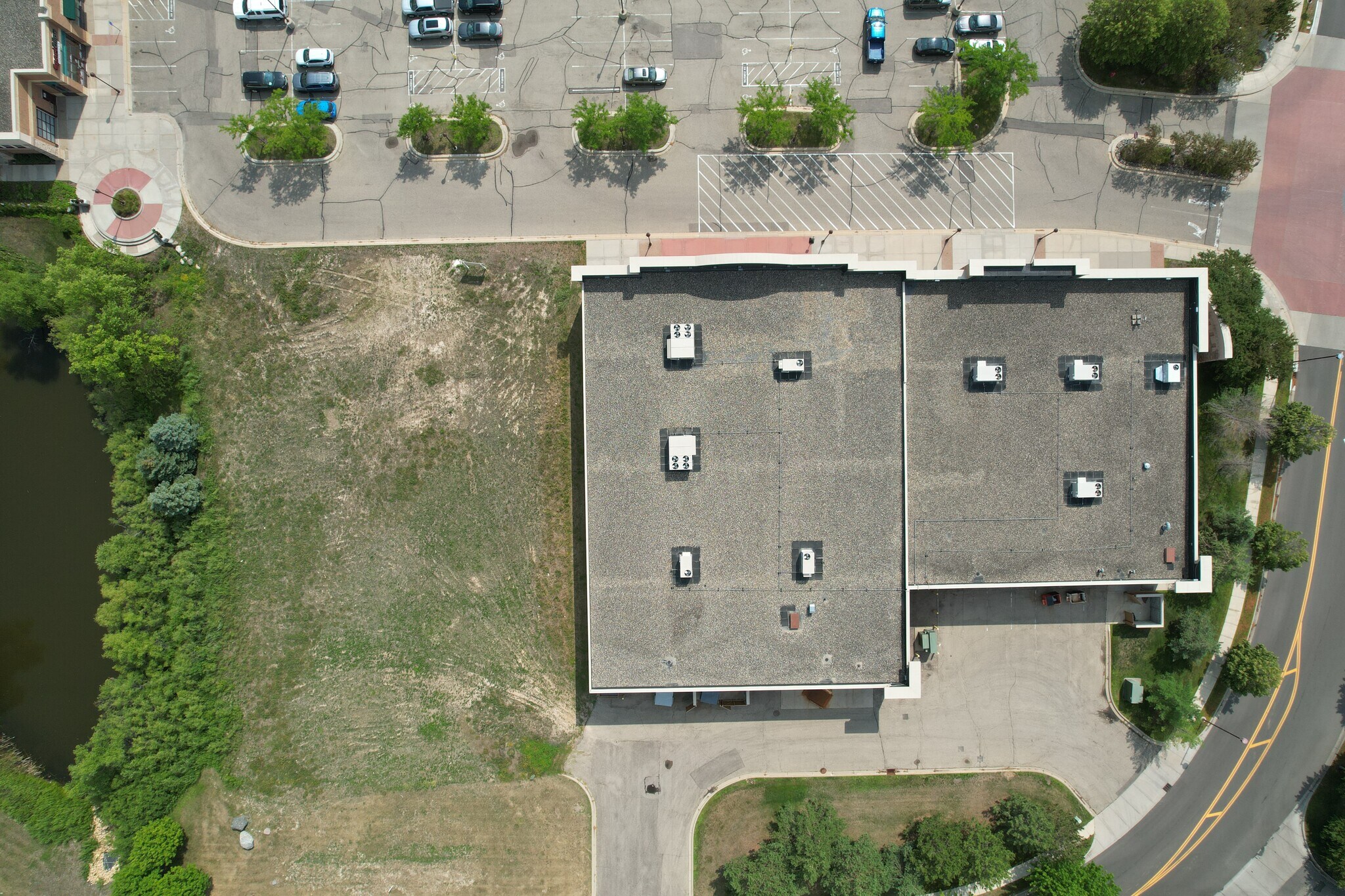 8318 3rd St N, Oakdale, MN à vendre Photo du bâtiment- Image 1 de 4