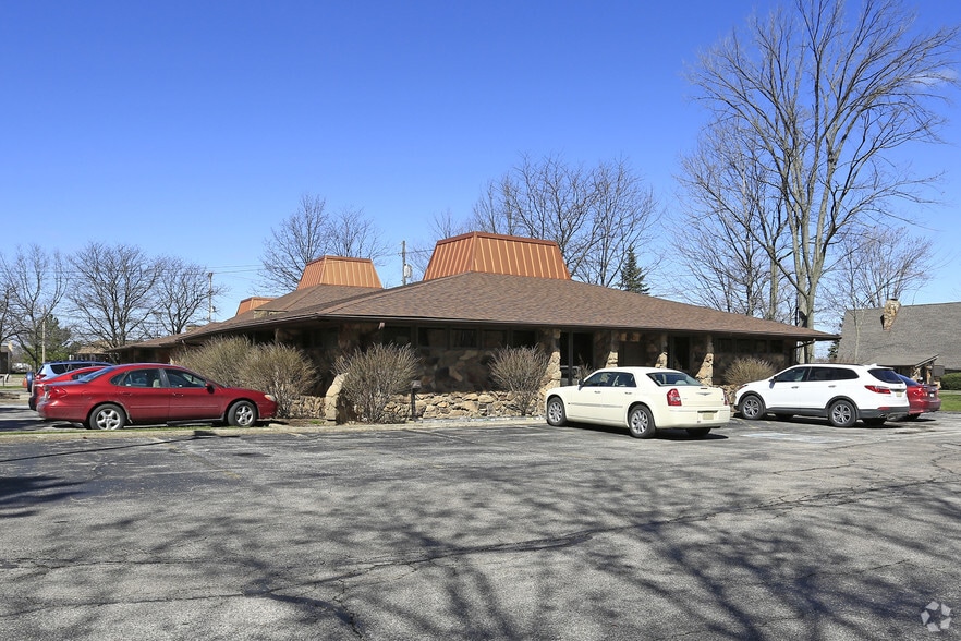 16363 Pearl Rd, Strongsville, OH for lease - Building Photo - Image 2 of 3