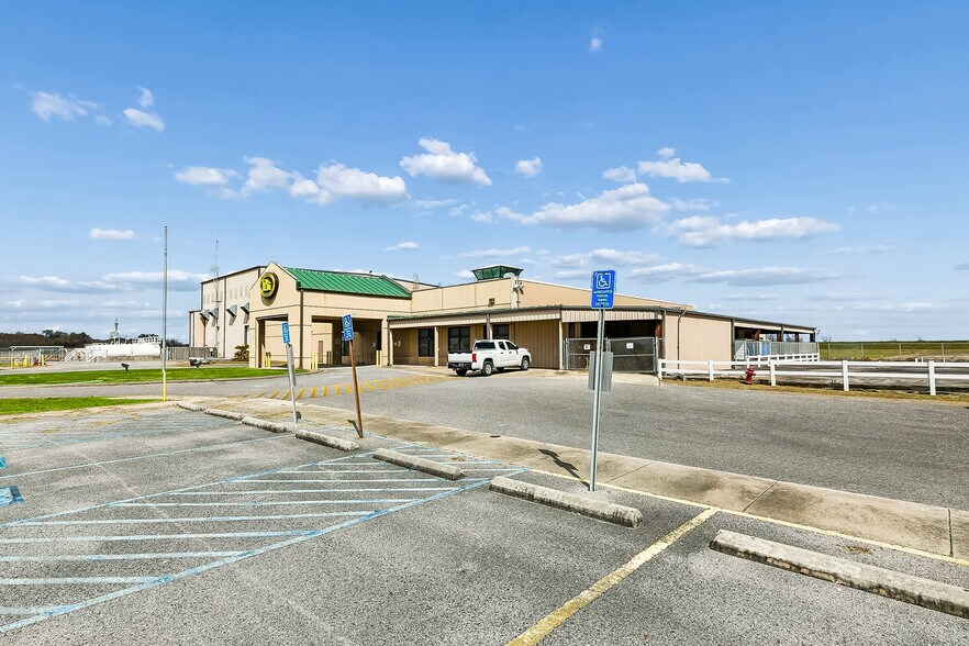 38963 Highway 23, Buras, LA à vendre - Photo du bâtiment - Image 2 de 42