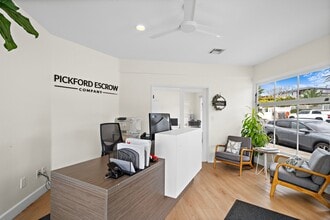 1495 Glenneyre St, Laguna Beach, CA for lease Lobby- Image 2 of 12