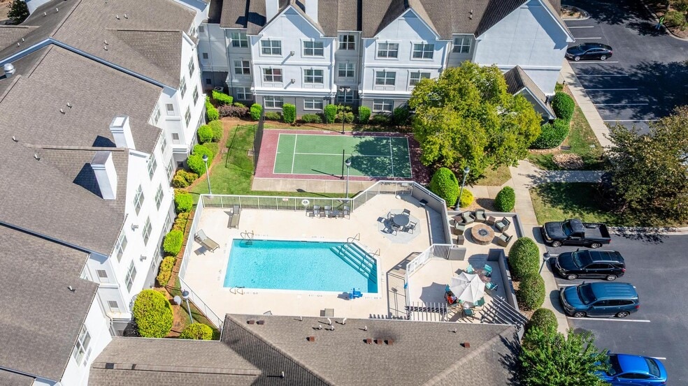 16830 Kenton Dr, Cornelius, NC à vendre - Photo du bâtiment - Image 3 de 5