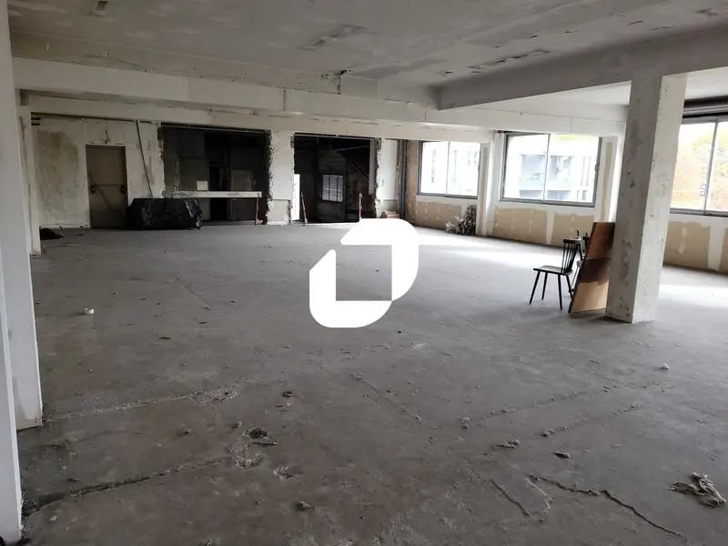 Office in Montreuil for lease Interior Photo- Image 1 of 6