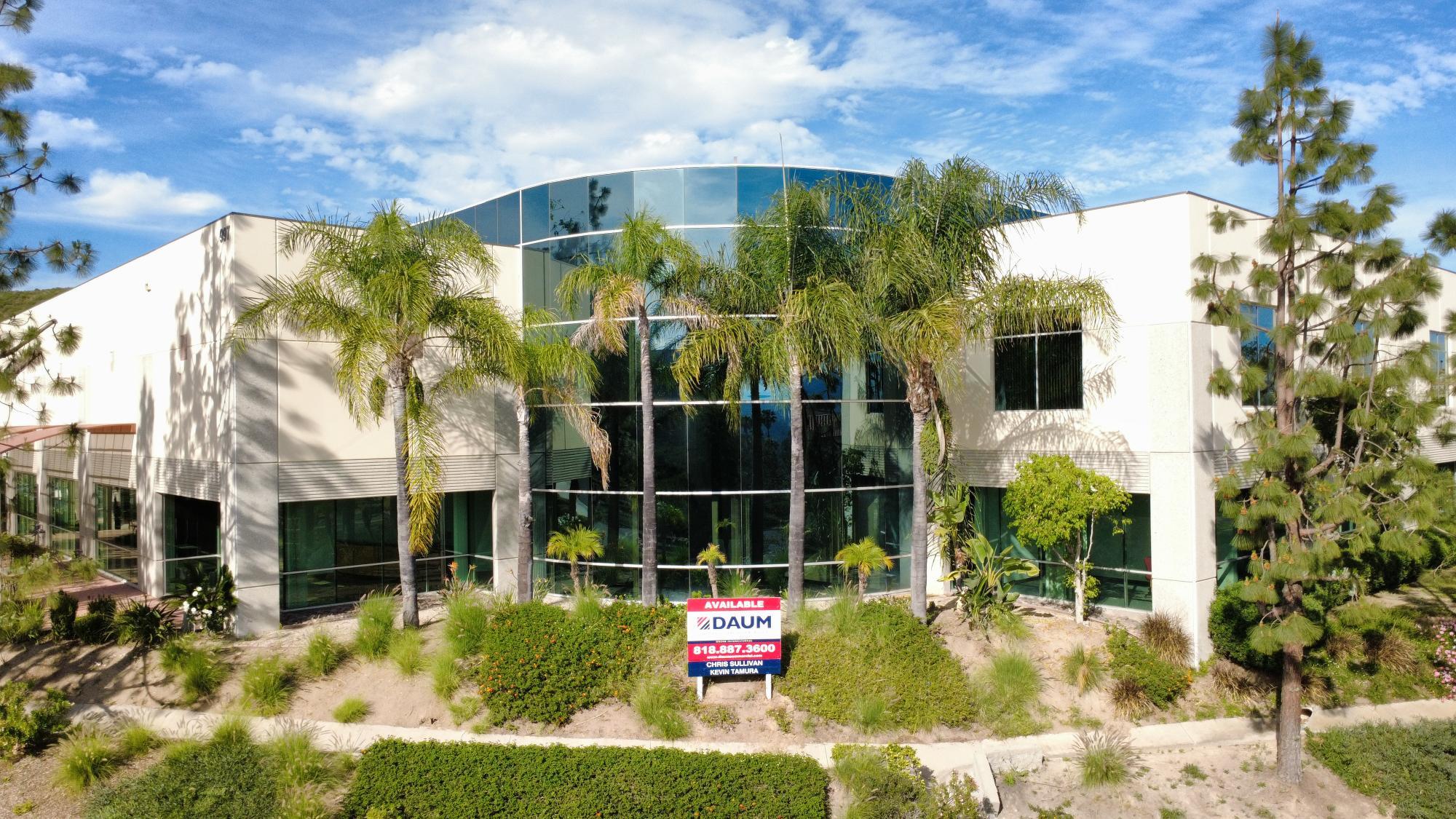 997 Flower Glen St, Simi Valley, CA for lease Primary Photo- Image 1 of 11