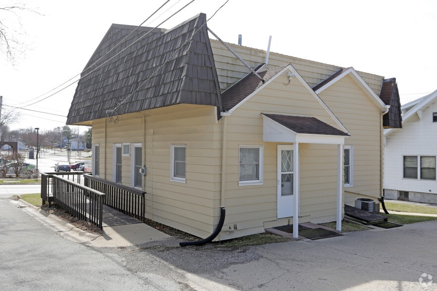 742 8th Ave, Marion, IA à vendre - Photo du bâtiment - Image 2 de 3