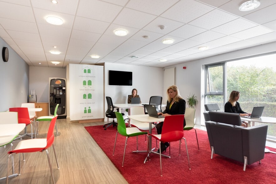 Caxton Clos, Andover for lease - Interior Photo - Image 3 of 10
