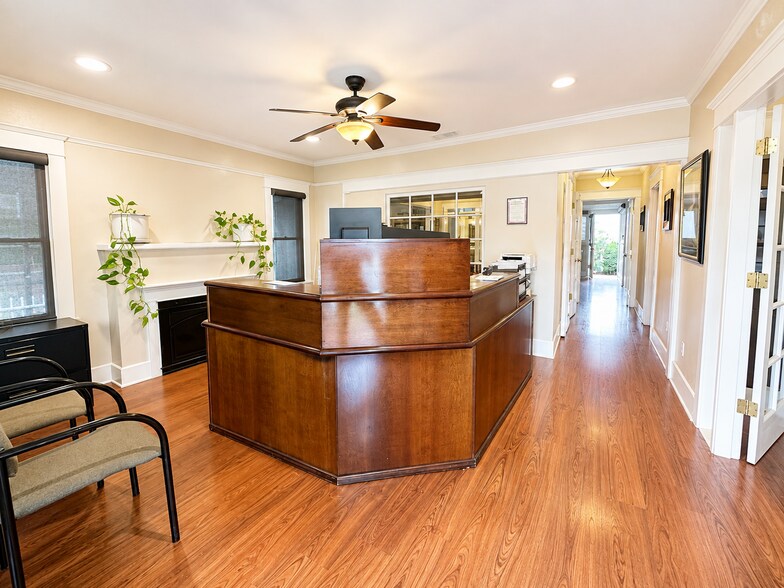 3895 Brockton Ave, Riverside, CA à louer - Photo du bâtiment - Image 1 de 10