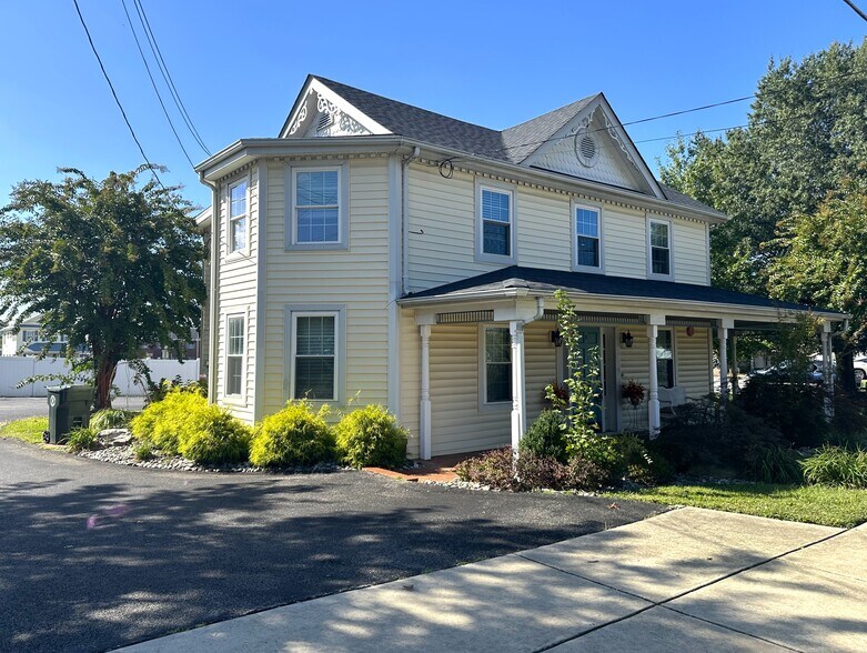 5 Oak Ave, La Plata, MD à louer - Photo du bâtiment - Image 2 de 9