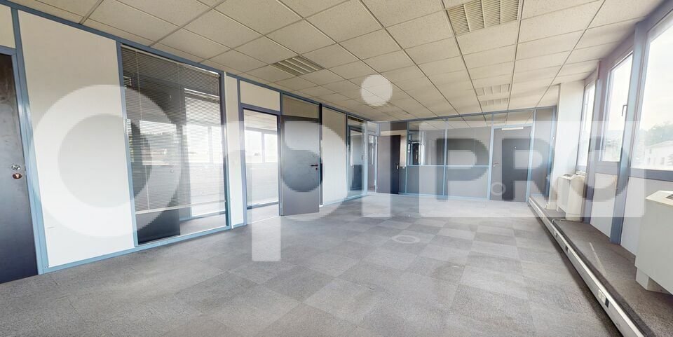 Office in Civrieux D Azergues for lease Interior Photo- Image 1 of 6