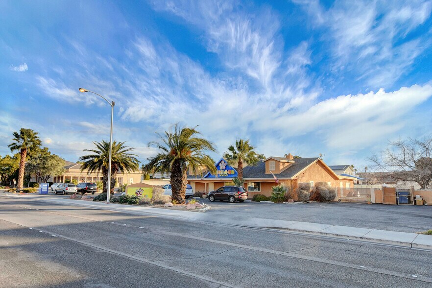 2760 S Jones Blvd, Las Vegas, NV à vendre - Photo du bâtiment - Image 2 de 9