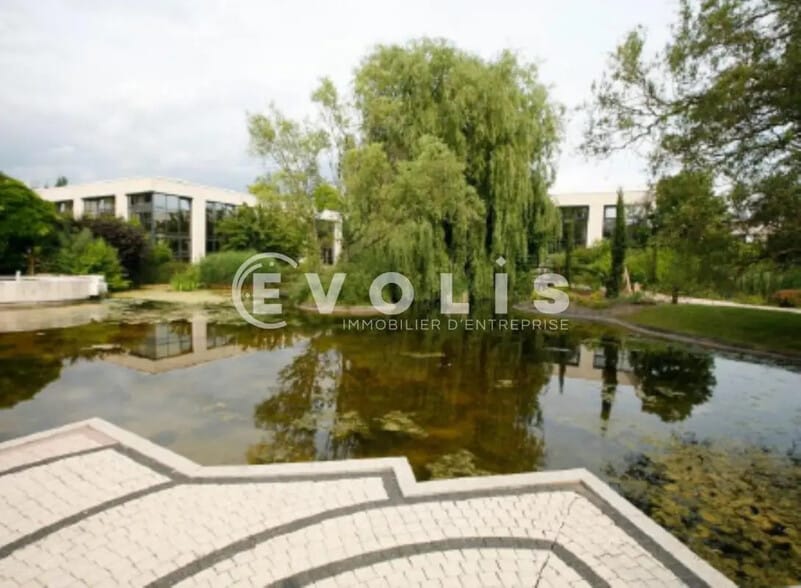 Office in Guyancourt for lease - Building Photo - Image 2 of 5