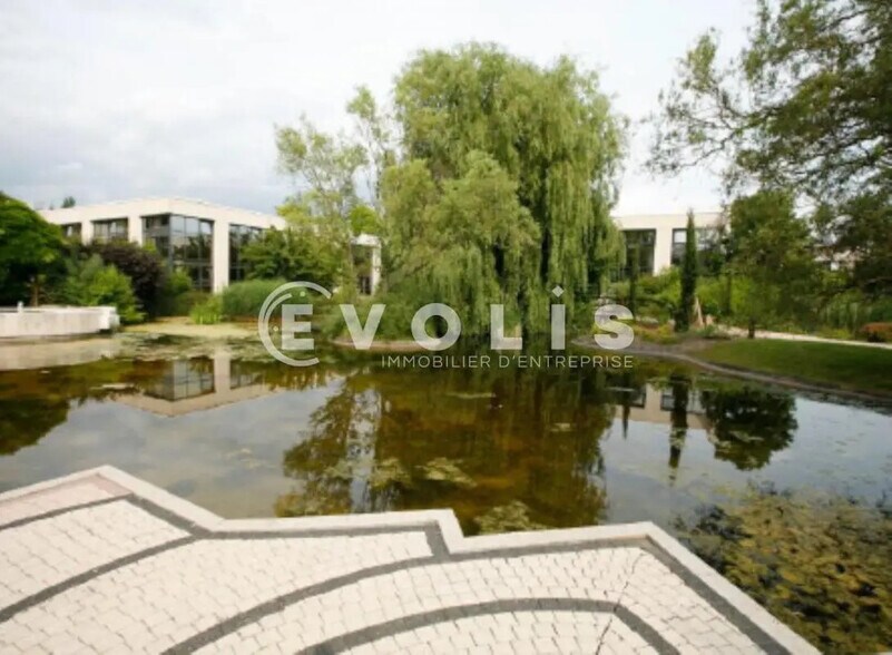 Bureau dans Guyancourt à louer - Photo du bâtiment - Image 2 de 5