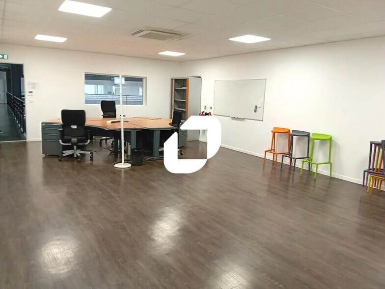Bureau dans Collégien à louer - Photo du bâtiment - Image 3 de 7