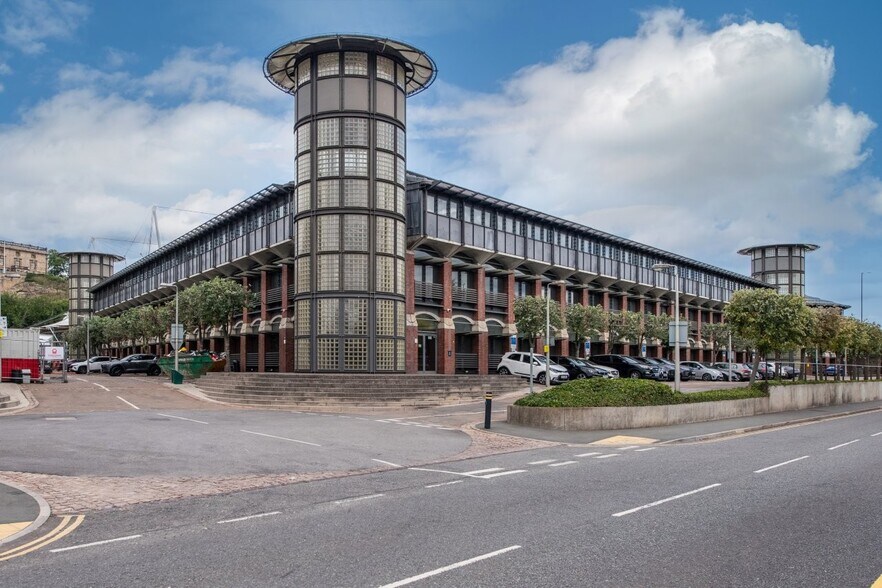 Castle Meadow Rd, Nottingham à louer - Photo du bâtiment - Image 1 de 8