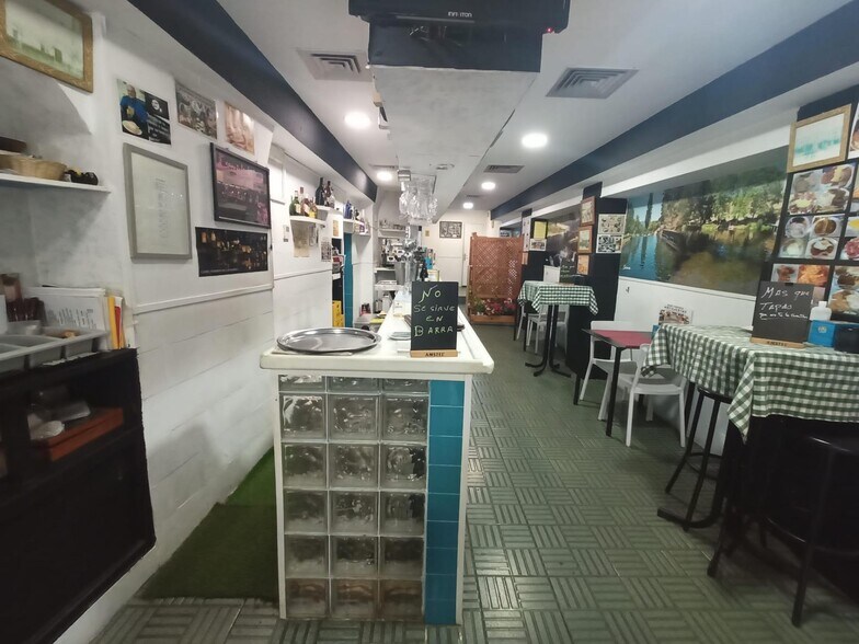 Commerce de détail dans Cáceres, Cáceres à louer - Photo du bâtiment - Image 2 de 19