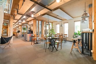 11 Rue Des Étangs Gobert, Versailles for lease Interior Photo- Image 1 of 7