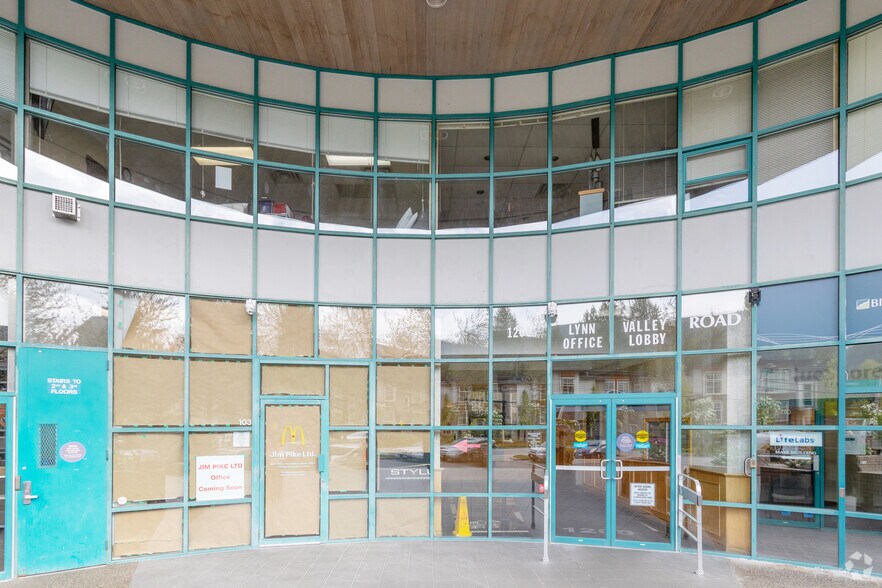 1200 Lynn Valley Rd, North Vancouver District, BC à louer - Photo du bâtiment - Image 2 de 9