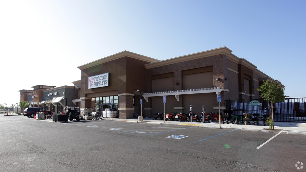 10530 Twin Cities Rd, Galt, CA for sale - Building Photo - Image 2 of 7