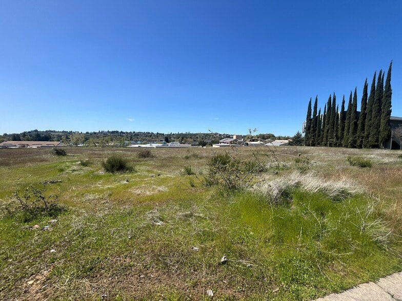 980-990 Camerado Dr, Cameron Park, CA à vendre - Photo du bâtiment - Image 3 de 4