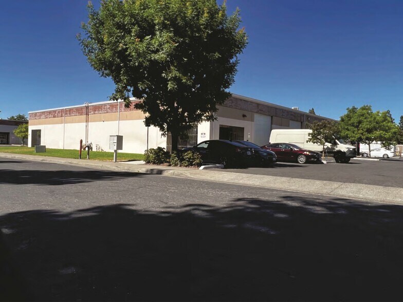 6220 Belleau Wood Ln, Sacramento, CA à louer - Photo principale - Image 2 de 9