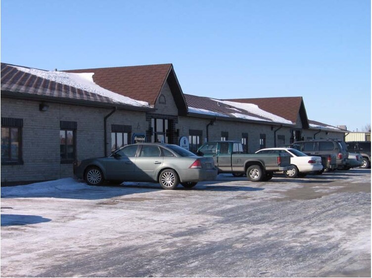 827 28th St S, Fargo, ND à vendre - Photo du bâtiment - Image 2 de 5