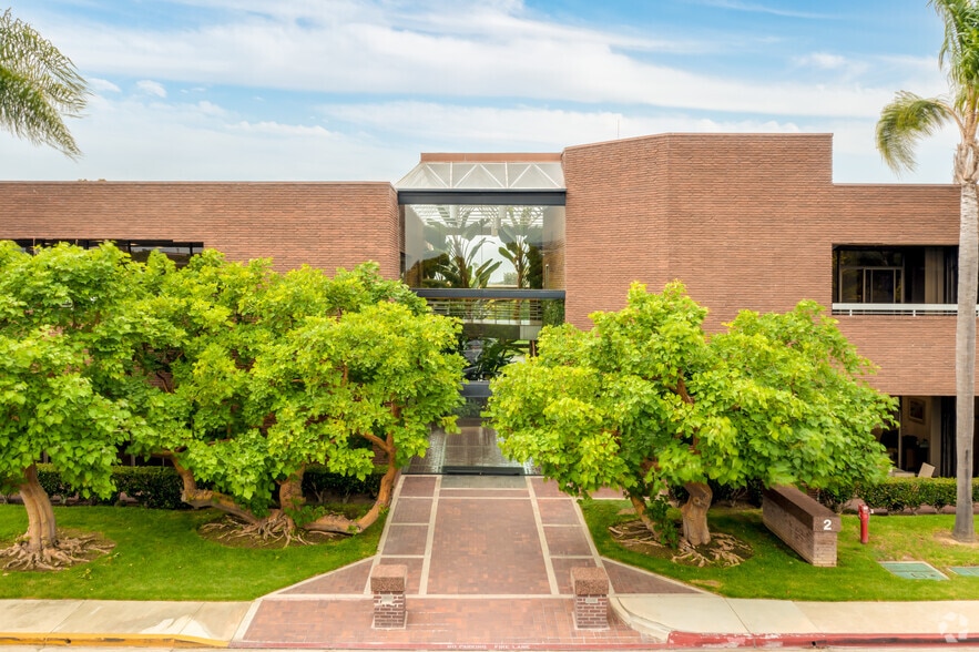 2 Corporate Plaza Dr, Newport Beach, CA for lease - Building Photo - Image 1 of 8