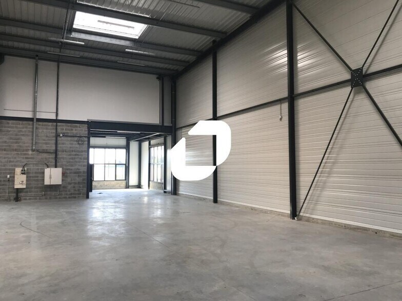 Flex in Saint-Pierre-du-Perray for lease - Building Photo - Image 2 of 9