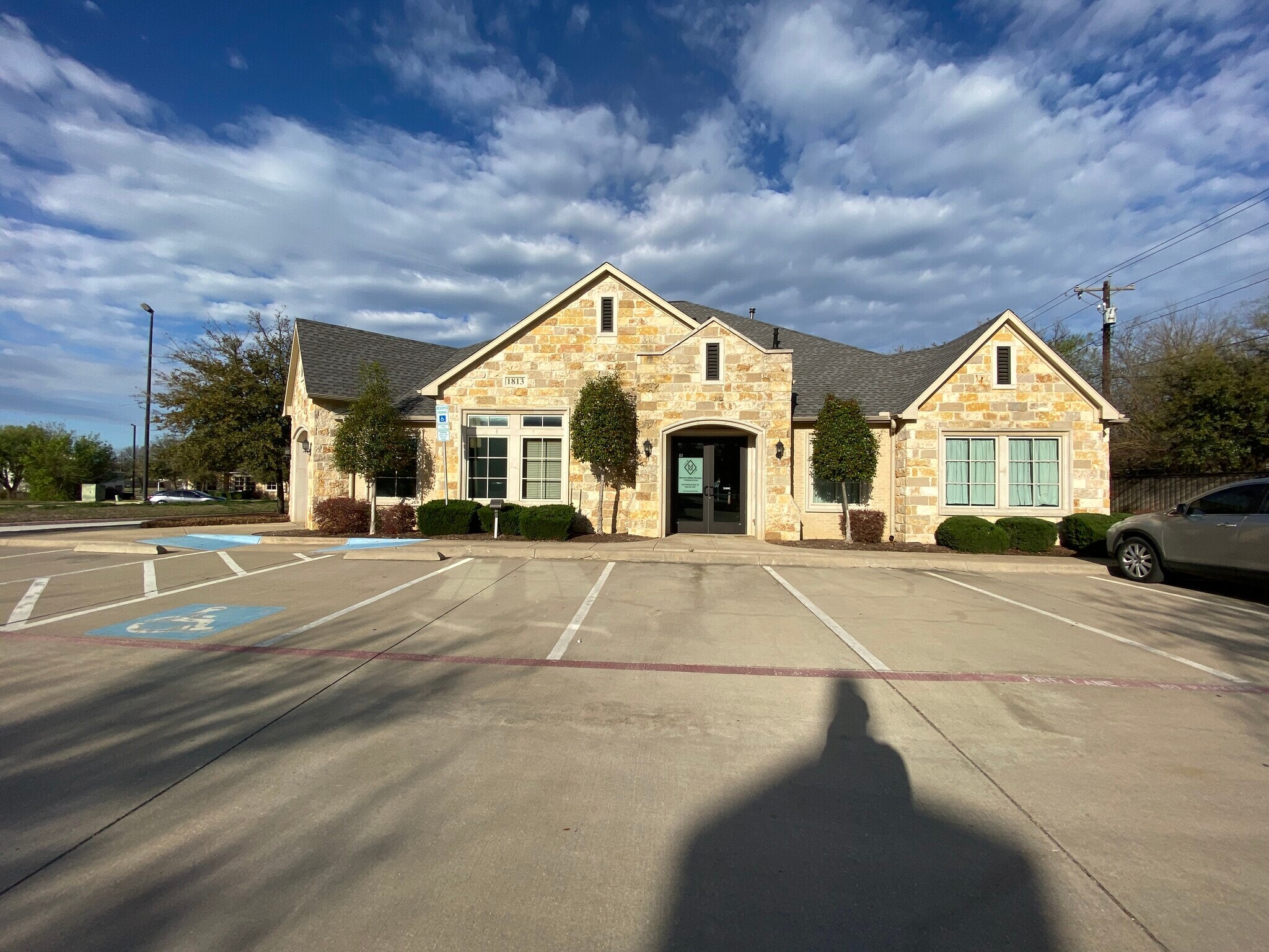 1809-1813 Hinkle Dr, Denton, TX à louer Photo du bâtiment- Image 1 de 13